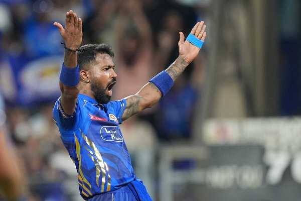 Data Shorts: MI's smart lengths and sticky pitch trip up SRH Rehmat Boutique the grip in the wicket and mi.jpg