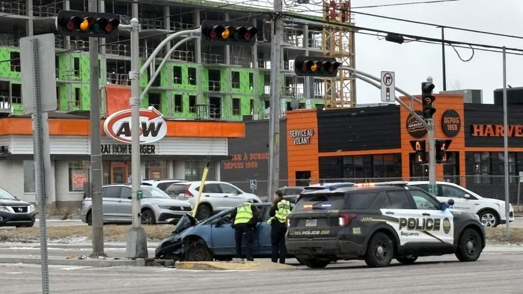 Accident grave à Saguenay: un automobiliste percute un poteau Rehmat Boutique thumbnail IMG 20578722b1be 4c45 4a14 84dd b3f23af00ca7 ORIGINAL.jpg
