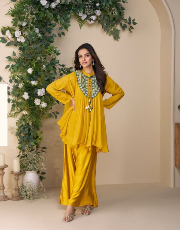 SAYURI DESIGNER CLASSIC Rehmat Boutique  SAYURI DESIGNER CLASSIC REAL CHINON SILK SUITS 6.jpg