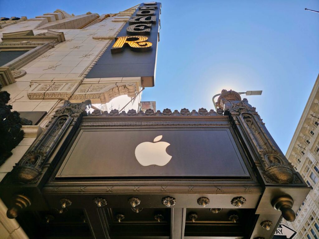 Apple tops estimates, Amazon inventory slips, Reddit surges Rehmat Boutique  fb68ef60 6e2c 11f0 9ffe 9184d24800c5.jpeg